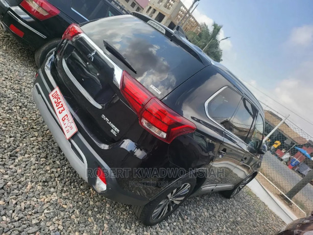 mitsubishi-outlander-es-awc-2017-black-big-4