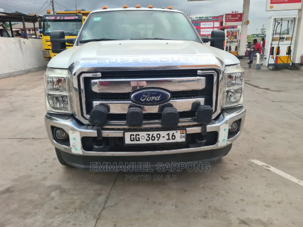 ford-f-250-2015-white-big-0