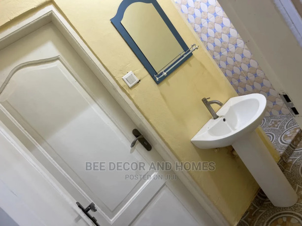 3bdrm-apartment-in-bee-decor-and-homes-old-ashomang-for-rent-big-2