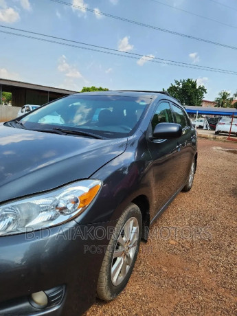 toyota-matrix-2011-gray-big-2