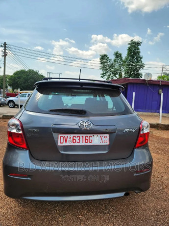 toyota-matrix-2011-gray-big-3