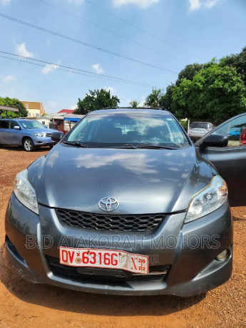 toyota-matrix-2011-gray-big-0