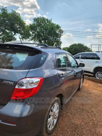 toyota-matrix-2011-gray-big-1