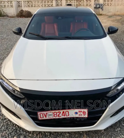 honda-accord-2019-white-big-2