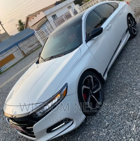 honda-accord-2019-white-big-0