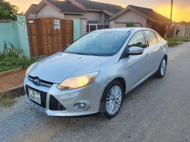 ford-focus-2012-silver-big-3