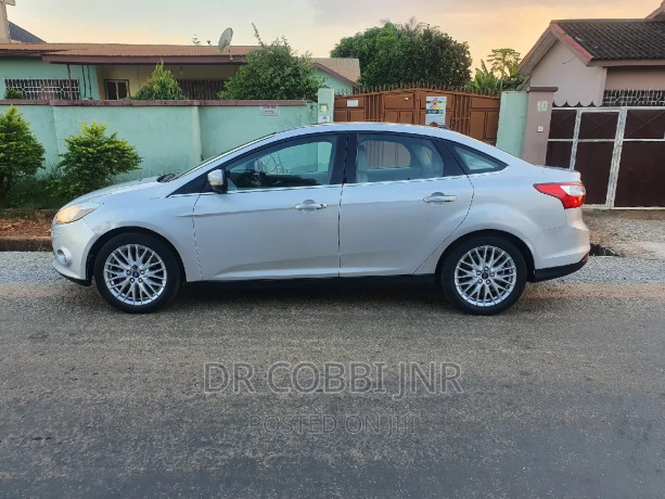 ford-focus-2012-silver-big-4