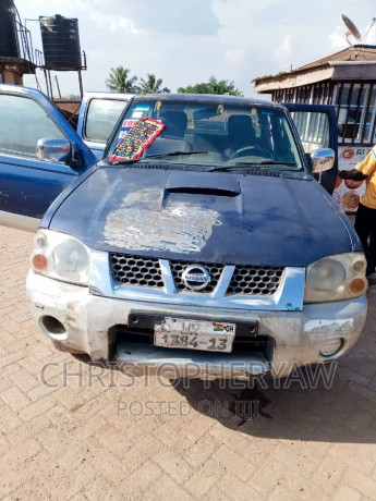 nissan-navara-2013-blue-big-0