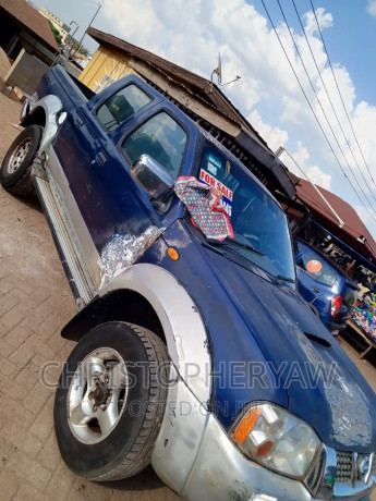 nissan-navara-2013-blue-big-3