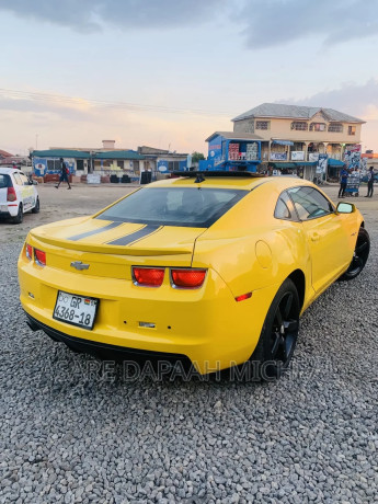 chevrolet-camaro-2012-yellow-big-3