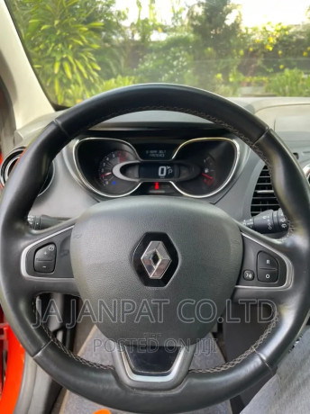 renault-captur-13-petrol-fwd-2018-orange-big-1