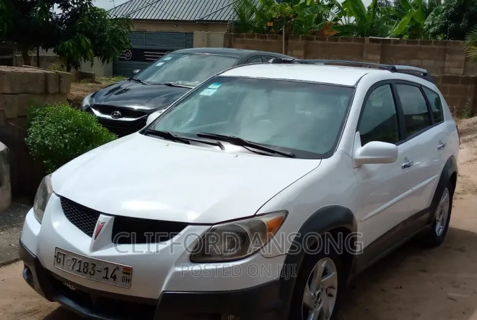 pontiac-vibe-automatic-2004-white-big-3