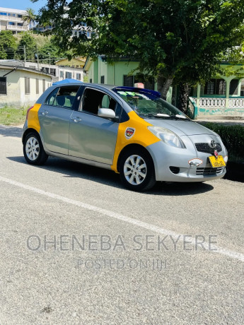 toyota-yaris-2010-silver-big-1