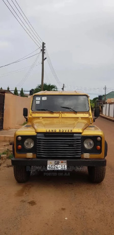 land-rover-defender-2004-gold-big-0