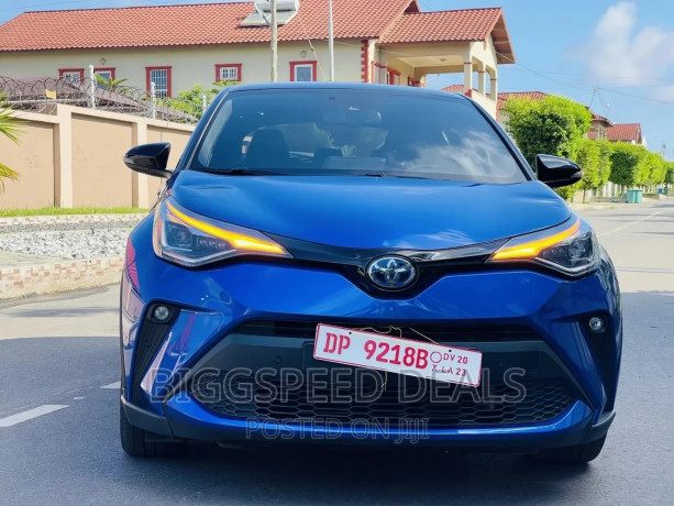 toyota-c-hr-xle-fwd-2020-blue-big-0