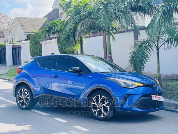 toyota-c-hr-xle-fwd-2020-blue-big-2