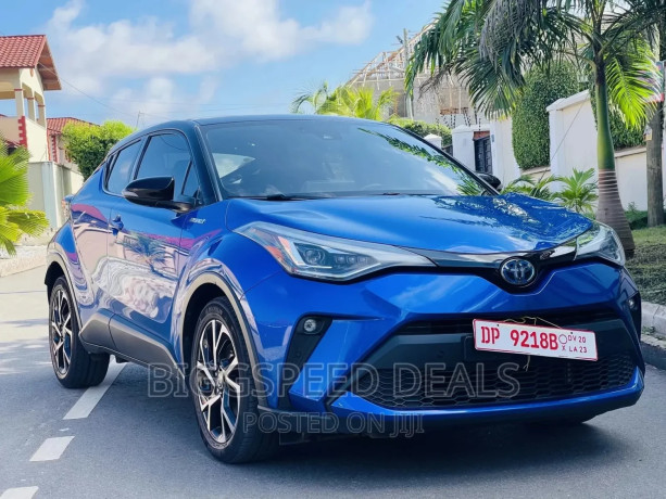 toyota-c-hr-xle-fwd-2020-blue-big-1