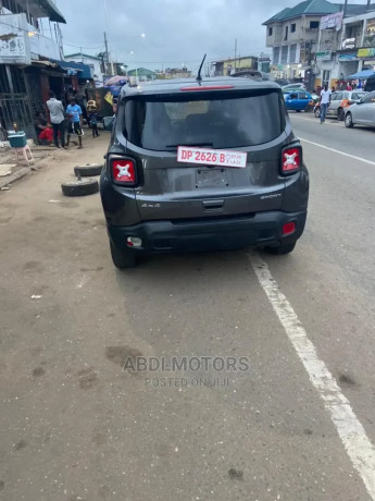 jeep-renegade-2019-gray-big-2