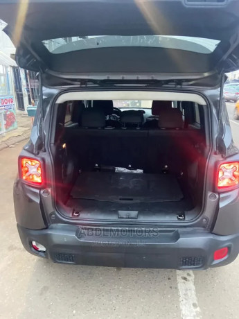 jeep-renegade-2019-gray-big-4