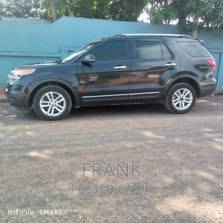 ford-explorer-2013-black-big-0