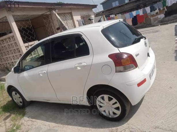 toyota-vitz-2010-white-big-0