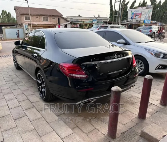 mercedes-benz-e300-2017-black-big-1