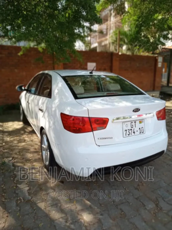 kia-cerato-2010-white-big-2