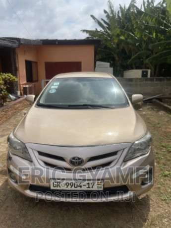 toyota-corolla-2013-gold-big-1