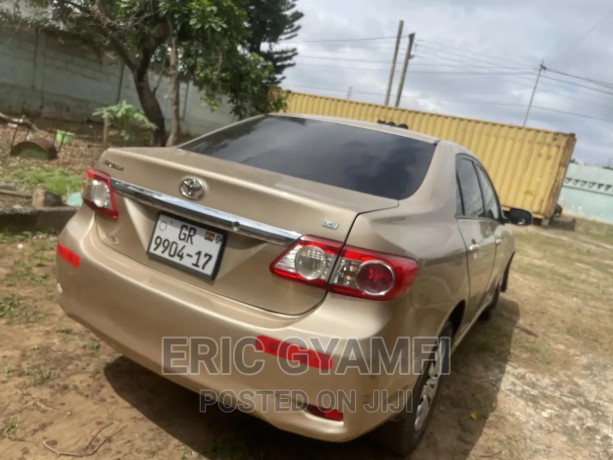 toyota-corolla-2013-gold-big-4