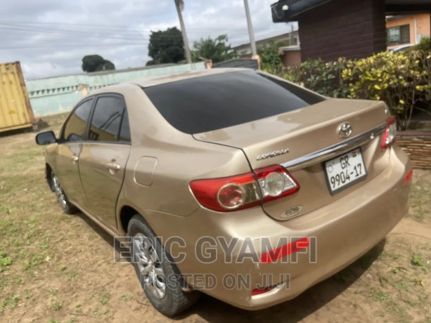 toyota-corolla-2013-gold-big-3