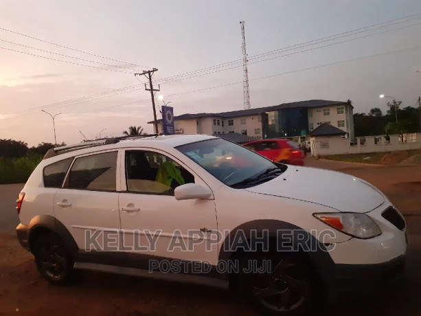 pontiac-vibe-2008-white-big-2