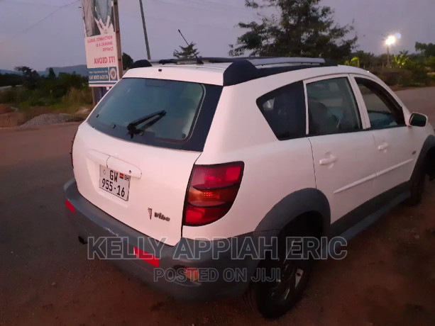 pontiac-vibe-2008-white-big-4