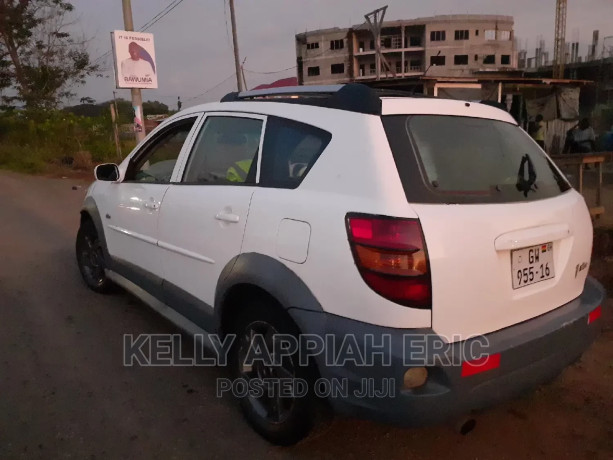 pontiac-vibe-2008-white-big-0