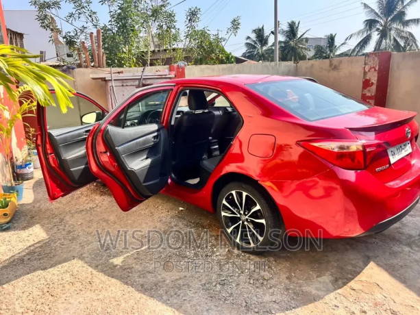 toyota-corolla-2017-red-big-1