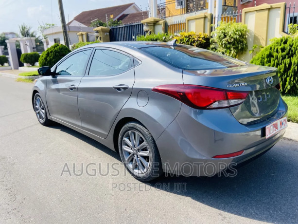 hyundai-elantra-2015-gray-big-2