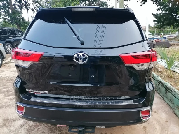 toyota-highlander-2018-black-big-2