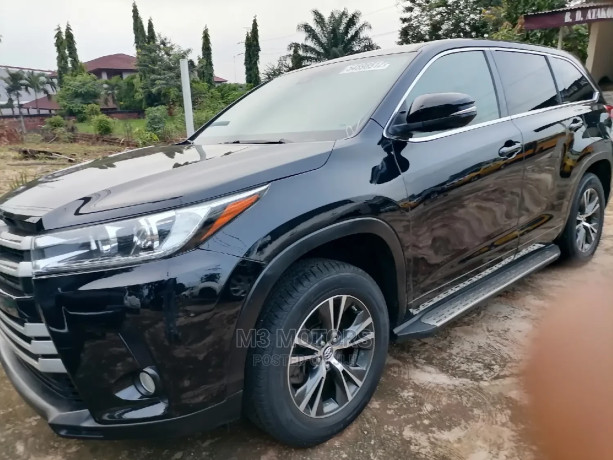 toyota-highlander-2018-black-big-1