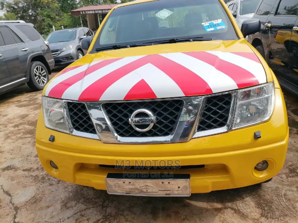 nissan-navara-2005-yellow-big-0