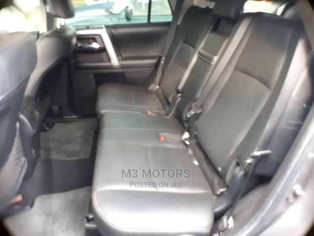 toyota-4-runner-2015-gray-big-3