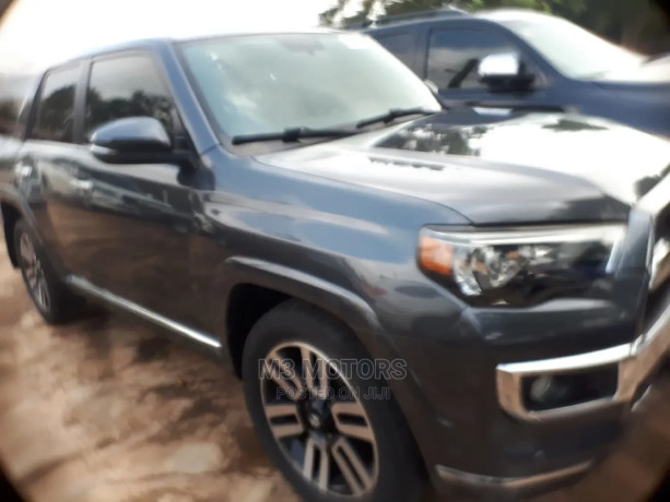 toyota-4-runner-2015-gray-big-0