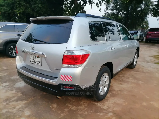 toyota-highlander-35l-4wd-2013-gray-big-1