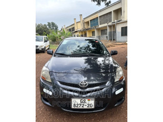 Toyota Yaris Base Sedan 4dr 2010 Gray