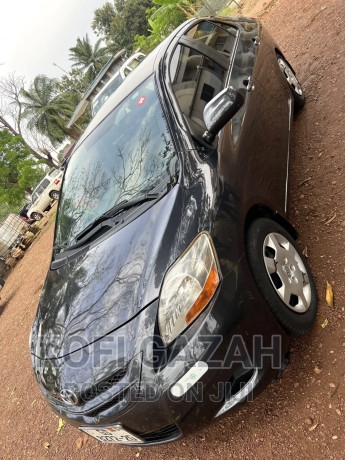 toyota-yaris-base-sedan-4dr-2010-gray-big-2