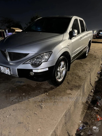 ssangyong-actyon-2009-silver-big-1