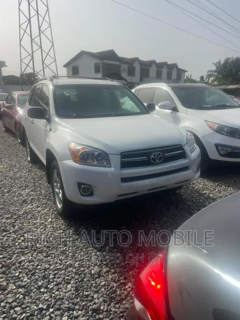 toyota-rav4-25-4x4-2012-white-big-2