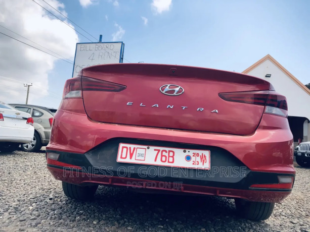 hyundai-elantra-se-2019-red-big-1