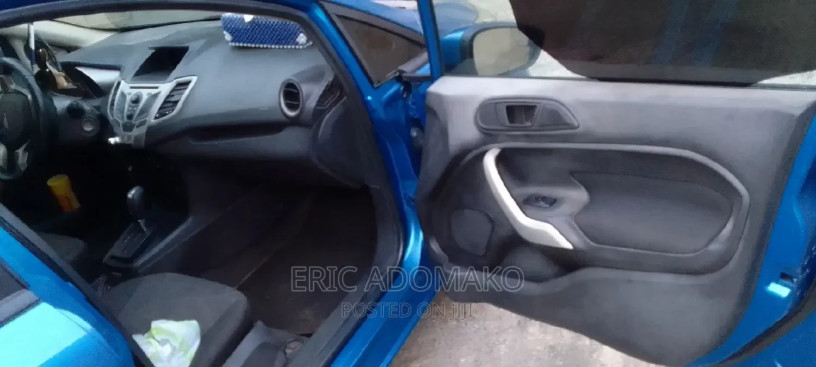 ford-fiesta-se-sedan-2013-blue-big-4