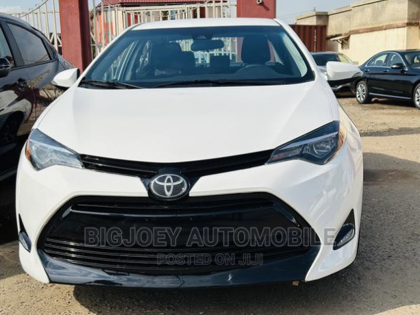 toyota-rav4-xle-2021-white-big-0