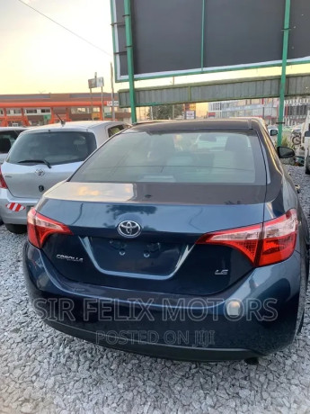 toyota-corolla-le-18l-4cyl-2a-2018-gray-big-2