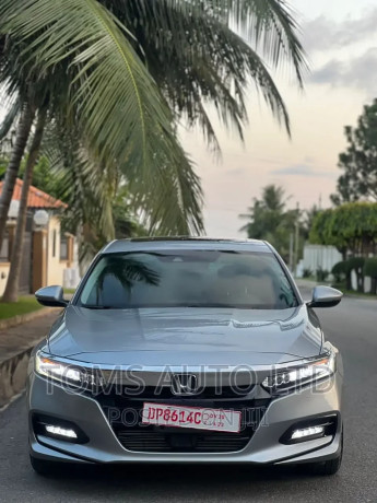 honda-accord-touring-2018-gray-big-0